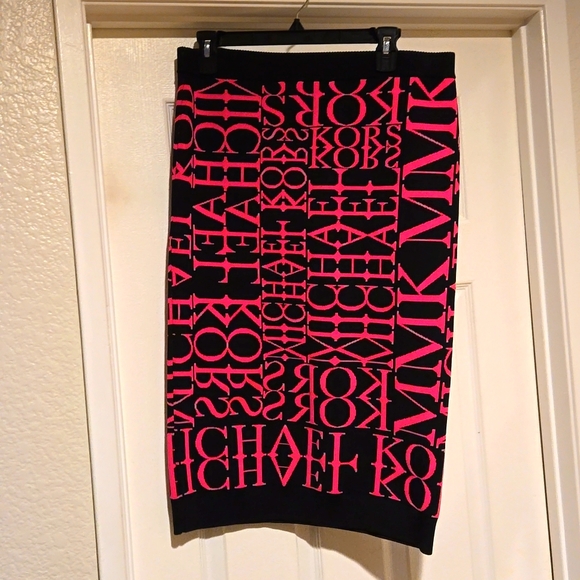 Michael Kors matching skirt& top set - Picture 6 of 7